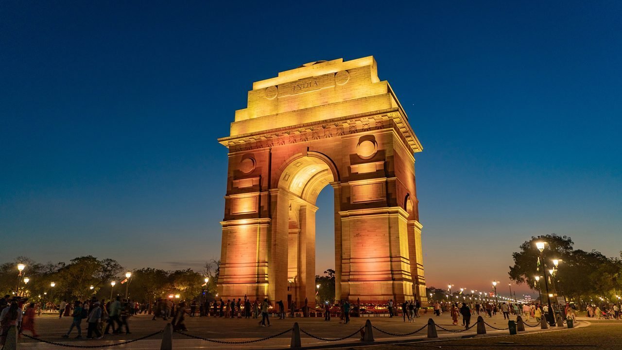 India Gate – A Historic War Memorial and Top Tourist Stop in New Delhi