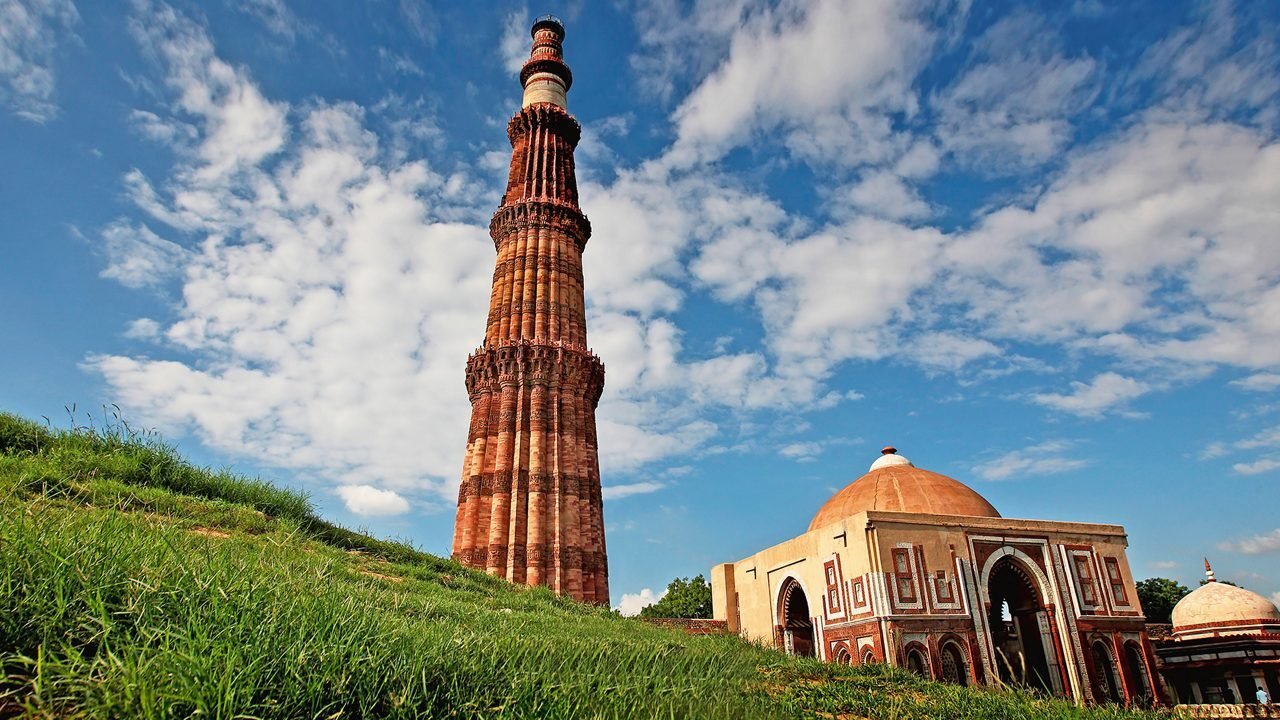 Qutb Minar – A Historical Wonder Among New Delhi Attractions